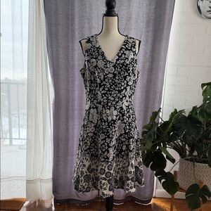 Maggy London Size 12 Floral A Line Dress, V Neck Sleeveless